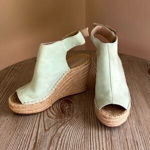 Kenneth Cole New York. Olivia peep toe suede wedge. Mint green. Leather.